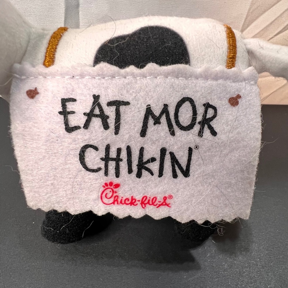 Chick-fil-A Small Cow Plush White Black Eat Mor Chikin Excellent 2024 Mascot - Picture 2 of 7